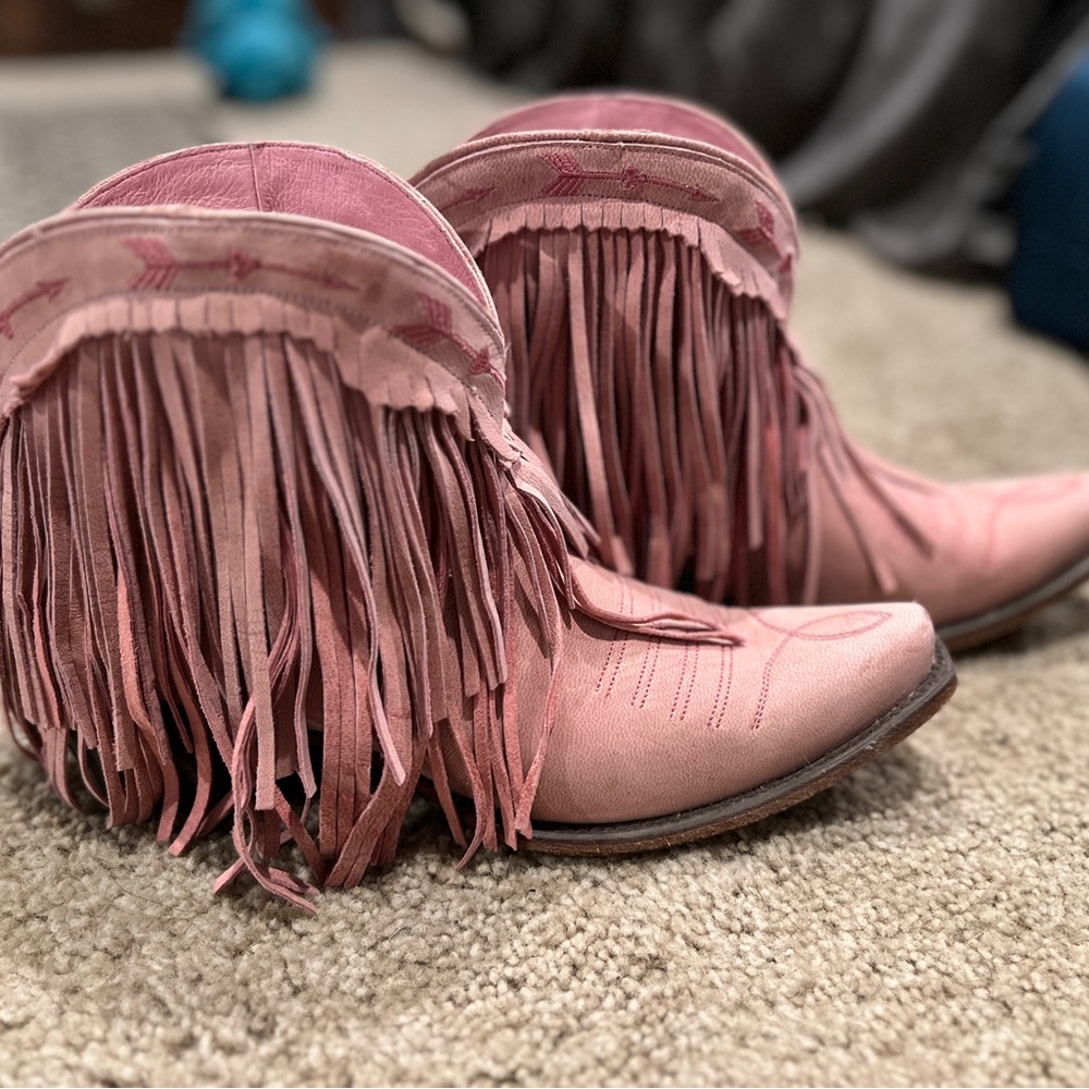 Pink fringe lane boots! Spitfire size 9 pink cowboy boots. Lightly worn.
